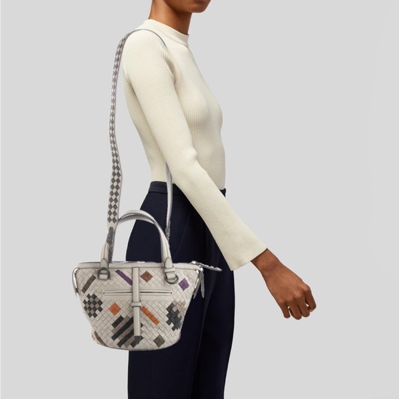 Bottega Veneta Leather Crossbody Bag - Picture 3 of 15